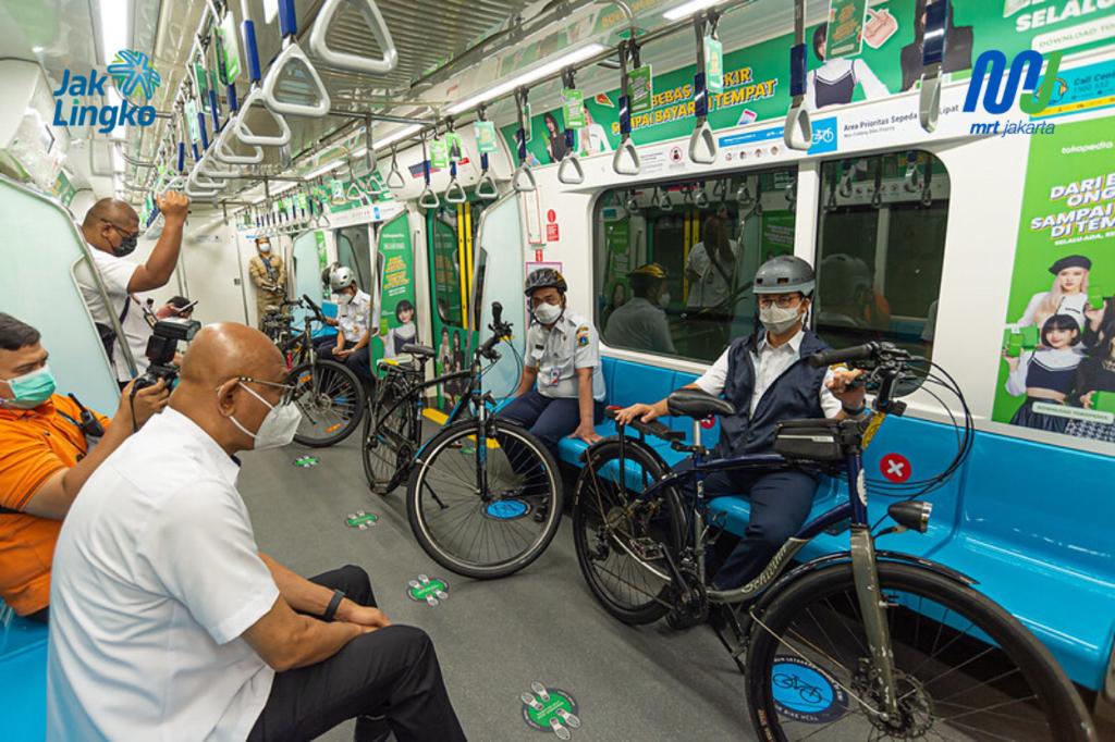 Anies Baswedan Uji Coba Akses Sepeda Non-lipat di MRT Jakarta