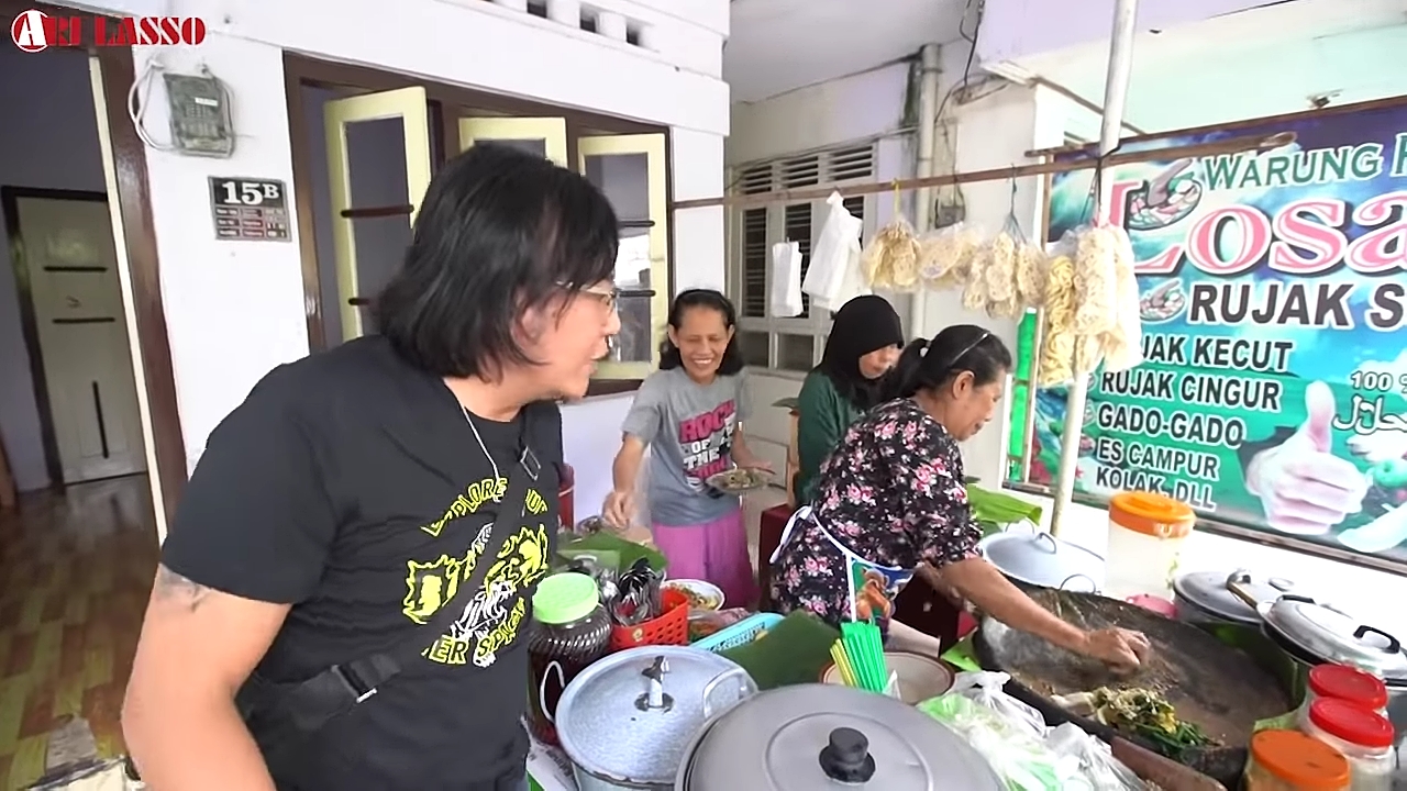 3 Rekomendasi Tempat Makan Rujak Soto di Banyuwangi