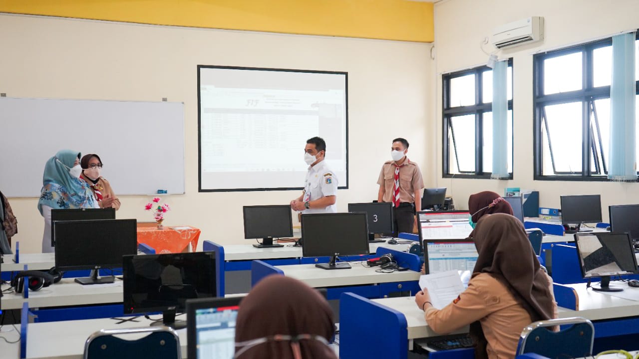 Uji Coba Sekolah Tatap Muka Berjalan Baik di SMKN 2 Jakarta