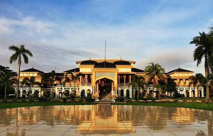 Ngabuburit Sambil Belajar Sejarah di Istana Maimun Medan