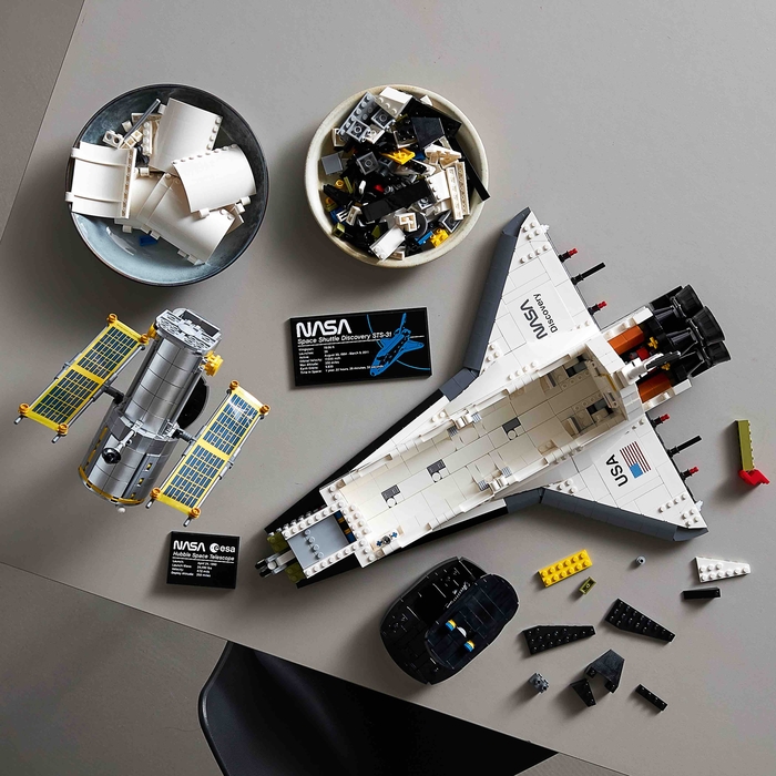 1618397189-LEGO-NASA-Space-Shuttle-Discovery-3.jpg
