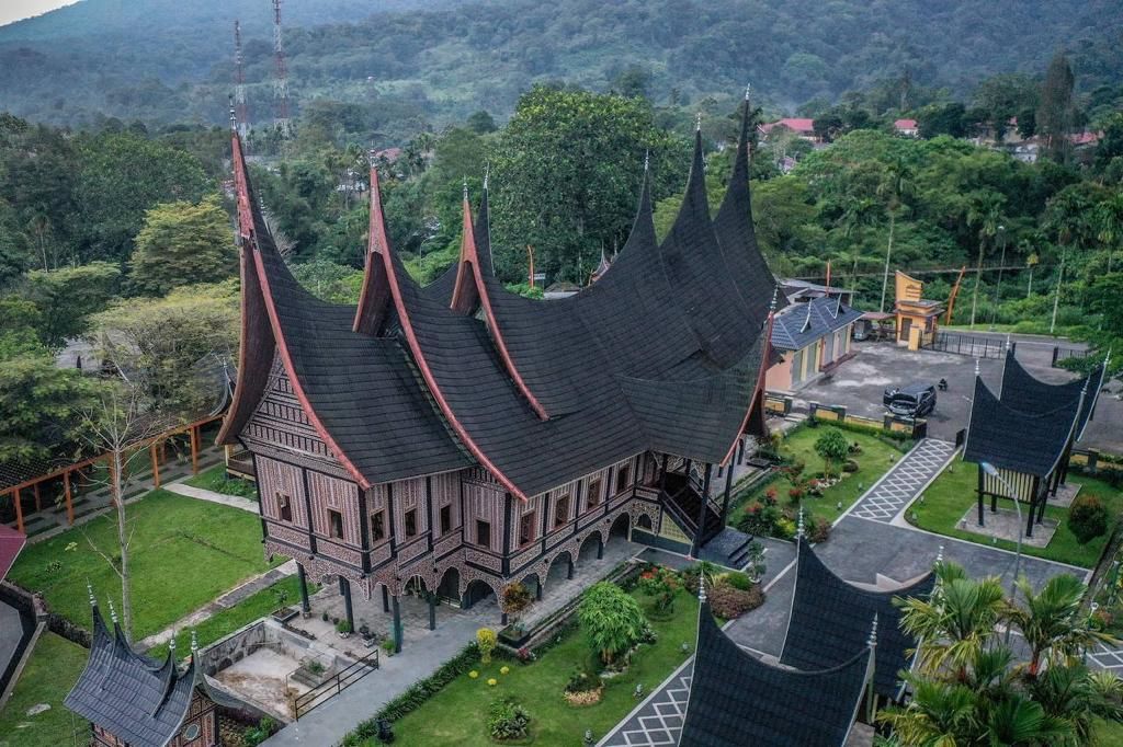 Sandiaga Uno Undang Investor Kembangkan Pariwisata di Padang Panjang