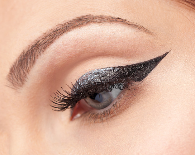 4 Tips Agar Eyeliner Nggak Mudah Luntur