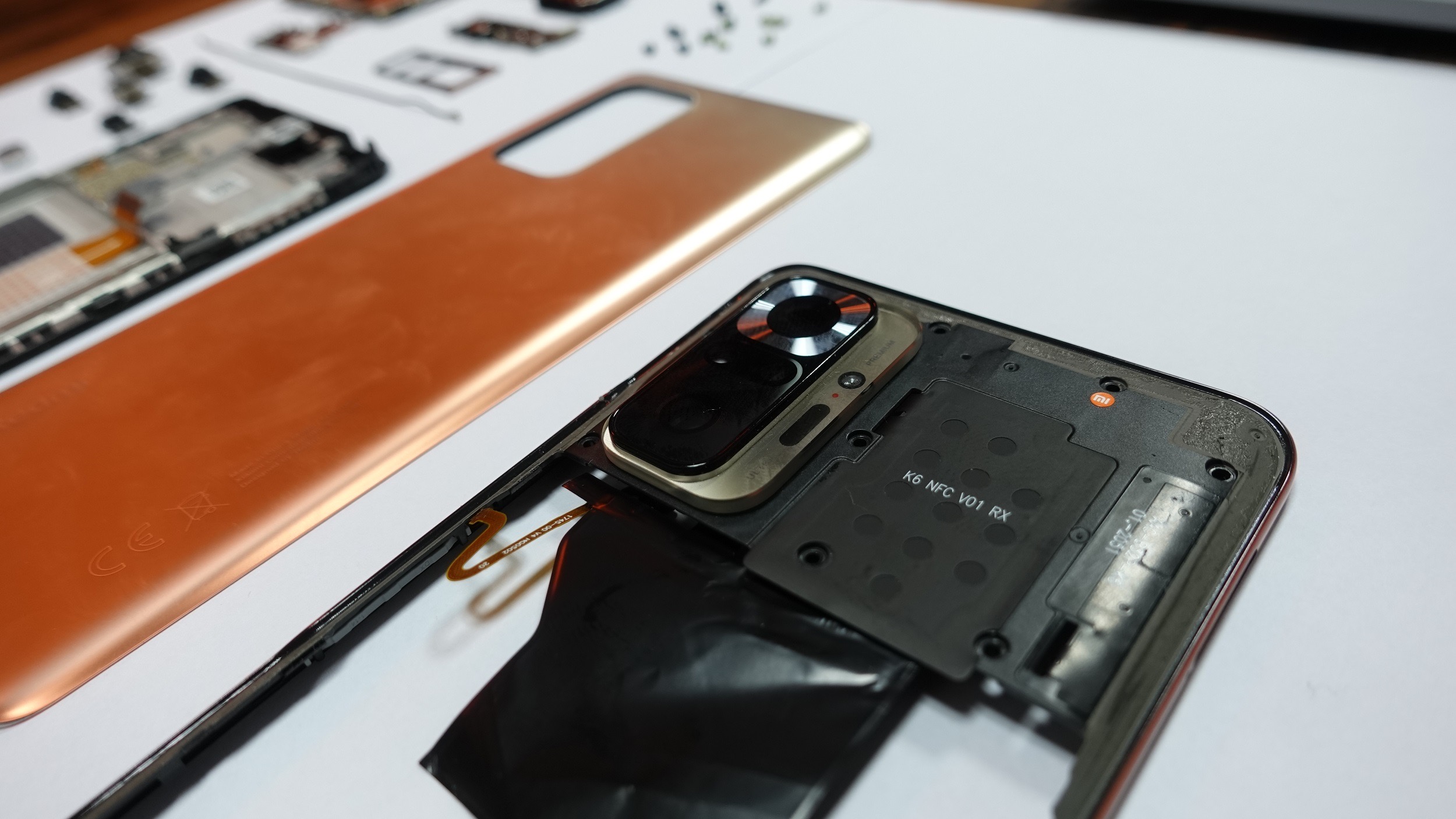 Redmi note 10 корпус. Redmi Note 10 Teardown. Note 10s вид сзади под крышкой.