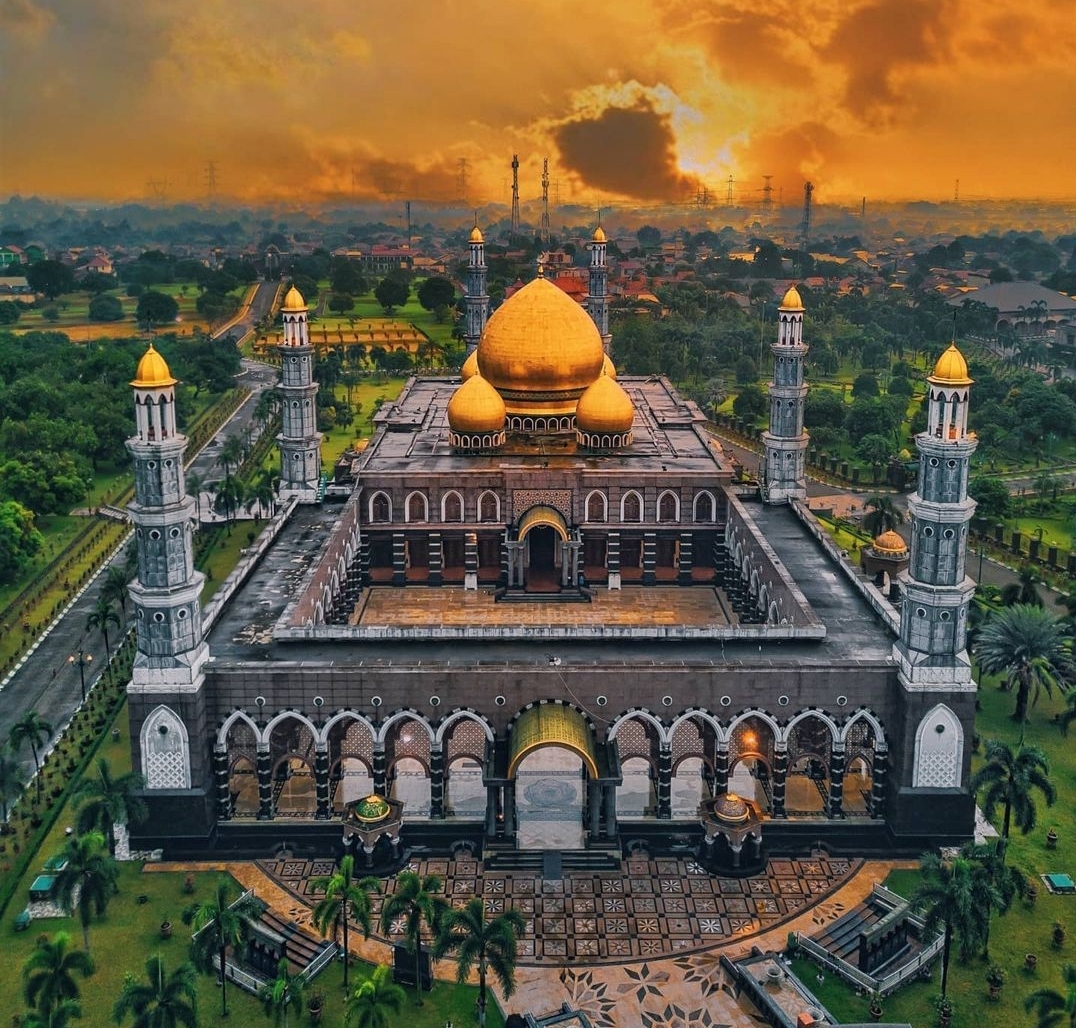Masjid Kubah Emas, Cocok Jadi Wisata Religi Sambil Ngabuburit