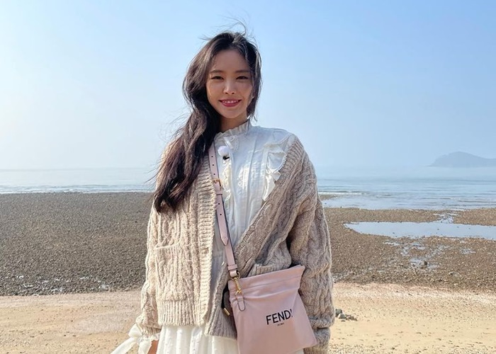 Naeun Apink Resmi Gabung YG Entertainment 