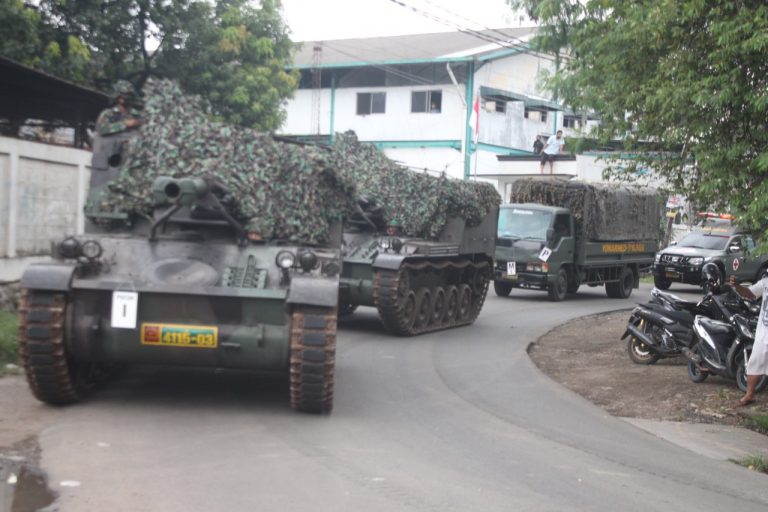 Viral Tank TNI Terjun ke Titik Penyekatan Mudik, Kodam Jaya: Hoaks