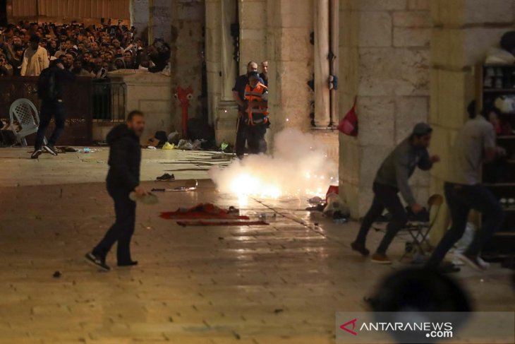 Buntut Ketegangan di Sheikh Jarrah, Terjadi Bentrok di Masjid Al-Aqsa 
