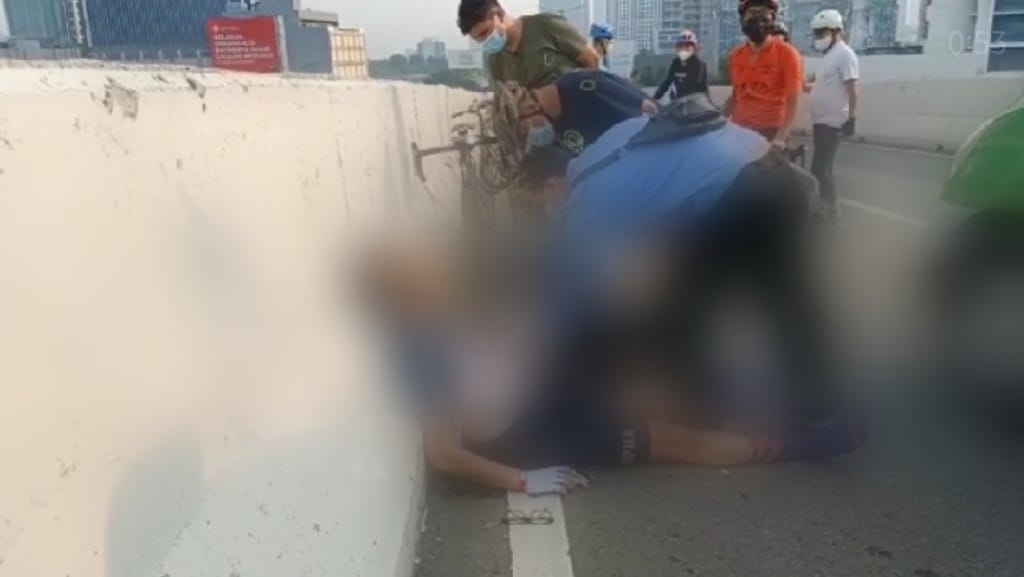 Pesepeda Meninggal Dunia di JLNT Jakarta, Diduga Serangan Jantung