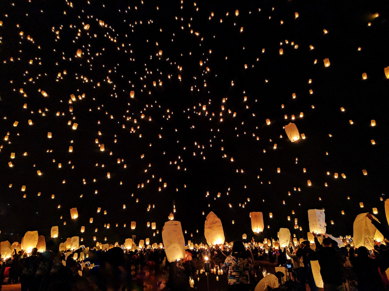 Makna Pelepasan Ribuan Lampion Saat Waisak di Borobudur