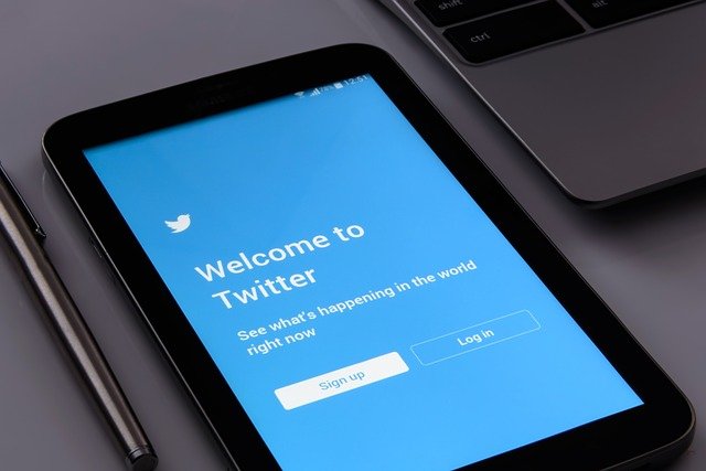 Twitter Blokir Permanen Akun Anggota DPR AS karena Cuitan Sesat