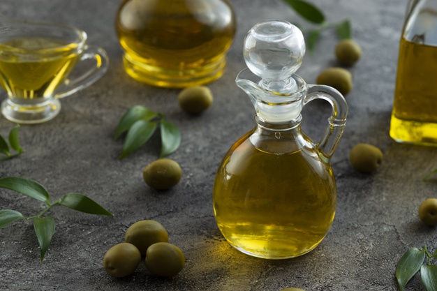 1624072019-olive-oil---freepik.jpg