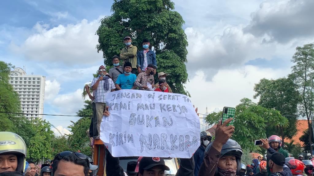 Kritik Penyekatan di Suramadu, Warga Madura Geruduk Balai Kota Surabaya