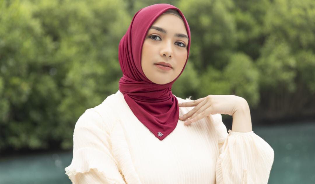 Intip Inspirasi Hijab Instan Citra Kirana Lewat Koleksi Baru Deyn Scarf
