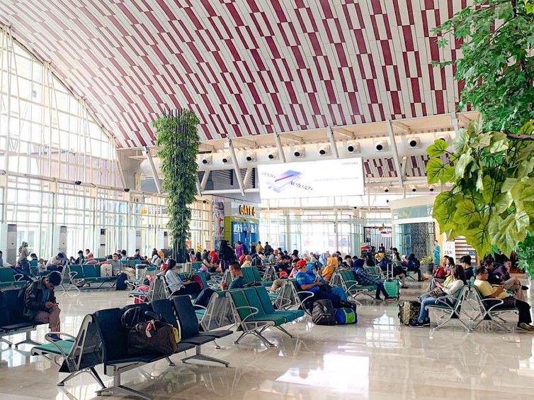 Di Tengah PPKM Darurat, 20 TKA asal Cina Tiba di Bandara Sultan Hasanuddin