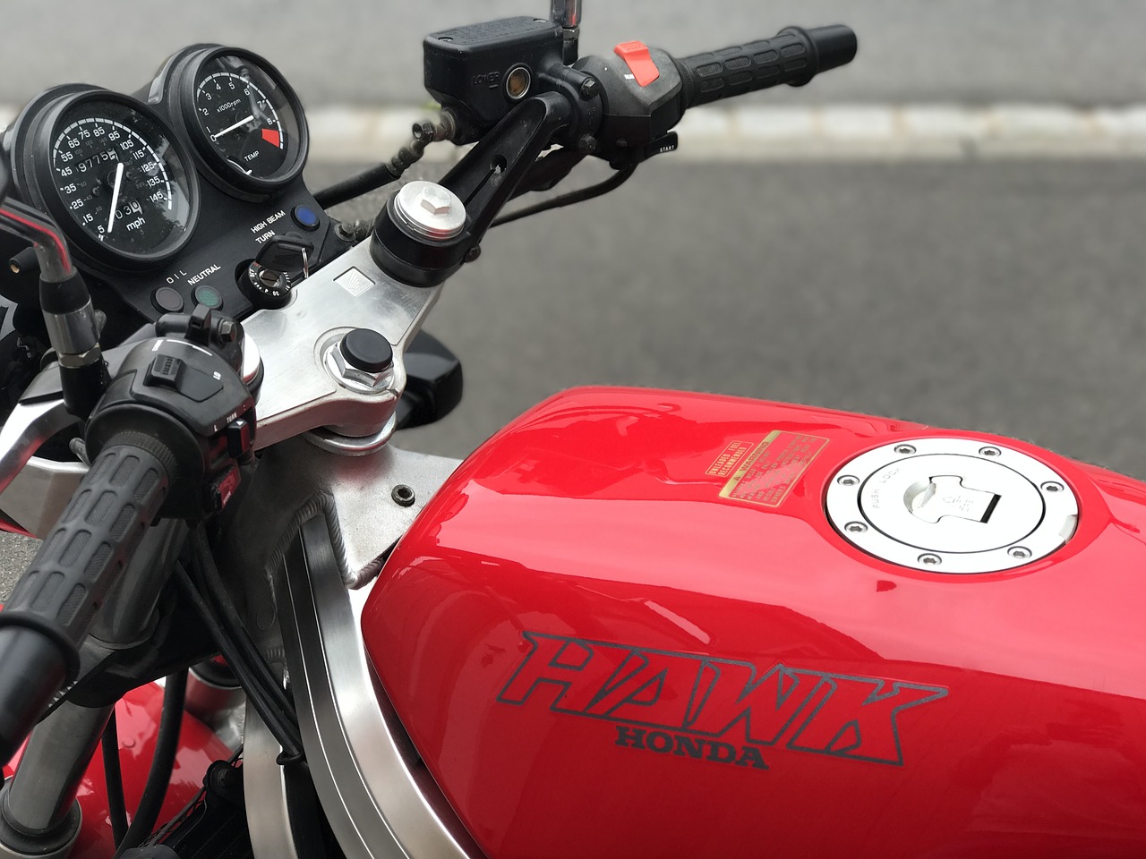 1626323926-Ilustrasi-pengguna-motor-dengan-setang-jepit.jpg