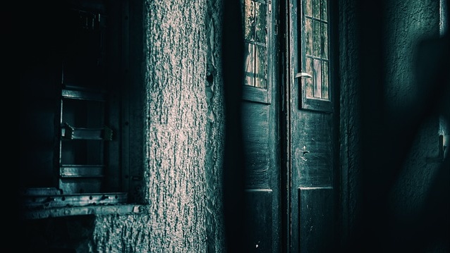 Mengupas Misteri Teror Ketuk Pintu 'Pagebluk' Tengah Malam