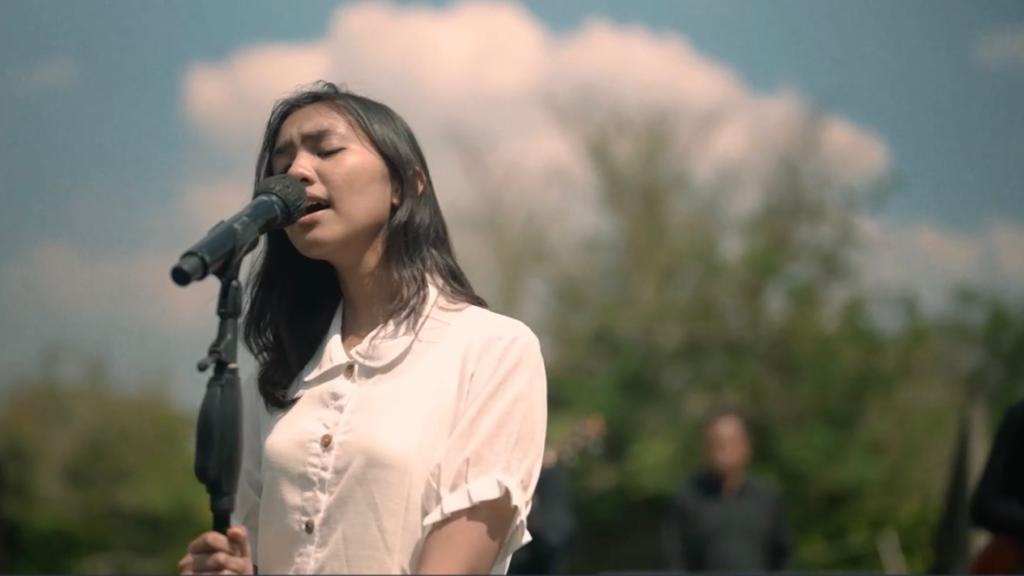 Dere Sukses Memikat Penonton Lewat Pertunjukan Musik Keduanya 