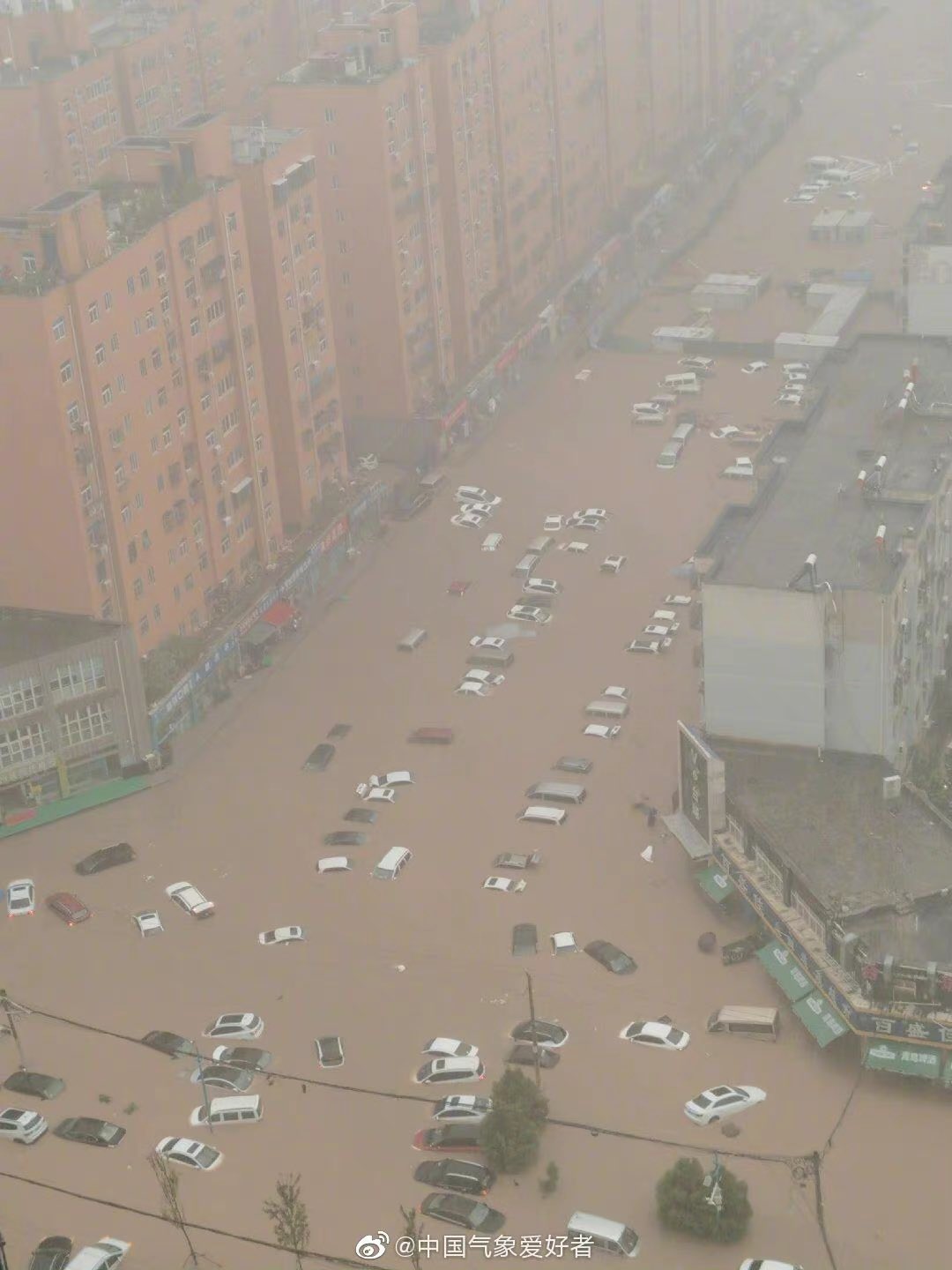 Banjir di Cina: 12 Orang Tewas, Ratusan Ribu Warga Dievakuasi