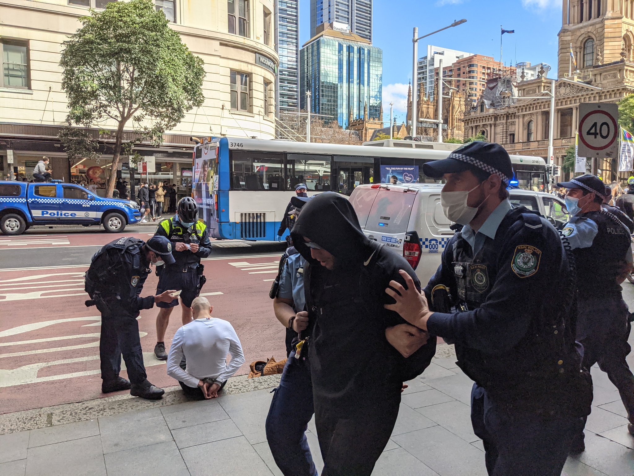 Tolak Lockdown, Ribuan Warga di Sydney Bentrok dengan Polisi