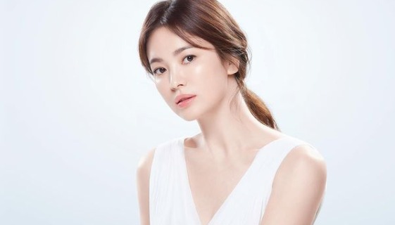 Bintangi Drakor Baru, Song Hye Kyo Unggah Foto Bareng Jang Ki Yong
