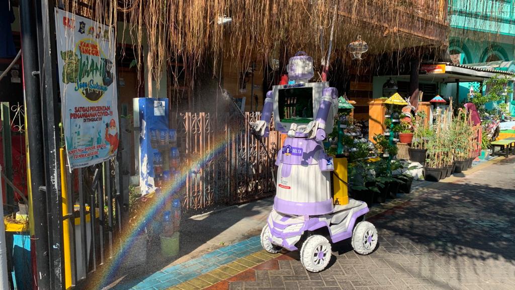 Perangi Corona, Warga di Surabaya Sulap Barang Bekas Jadi Robot 'Delta'