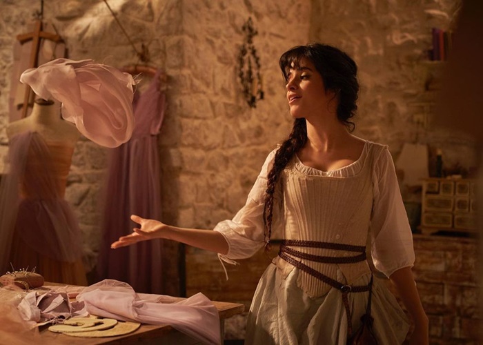 Camila Cabello Bermimpi Jadi Desainer di Trailer Terbaru 'Cinderella'