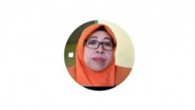 Viral di TikTok, Ini Sosok Asli 'Bu Sri' Jilbab Oranye!