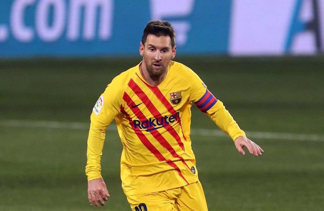 Usai Tinggalkan Barcelona, Messi ke PSG atau Man City?
