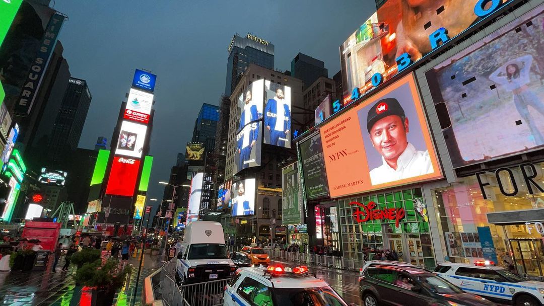 Gading Marten hingga Arief Muhammad Muncul di Billboard New York