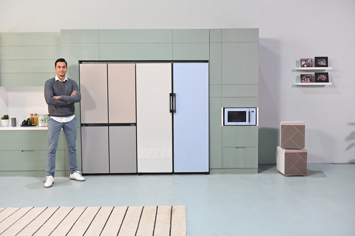 1629878360-Darius-Sinathrya-Actor&Presenter-dengan-Samsung-BESPOKE-Refrigerator-&-ekosistem-BESPOKE-Home.JPG