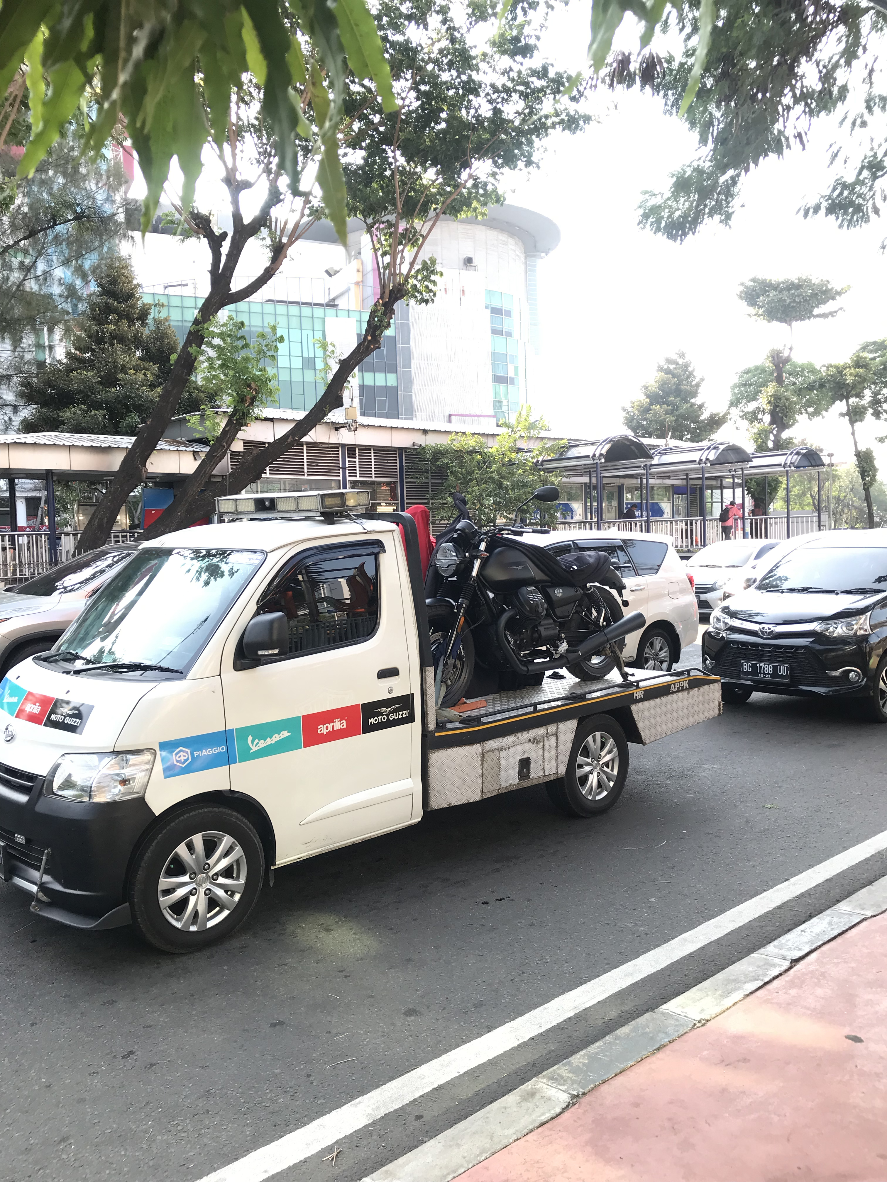 Netizen Heboh Bahas Motor Italia di Jalanan Jakarta, Motor Sultan Baru?