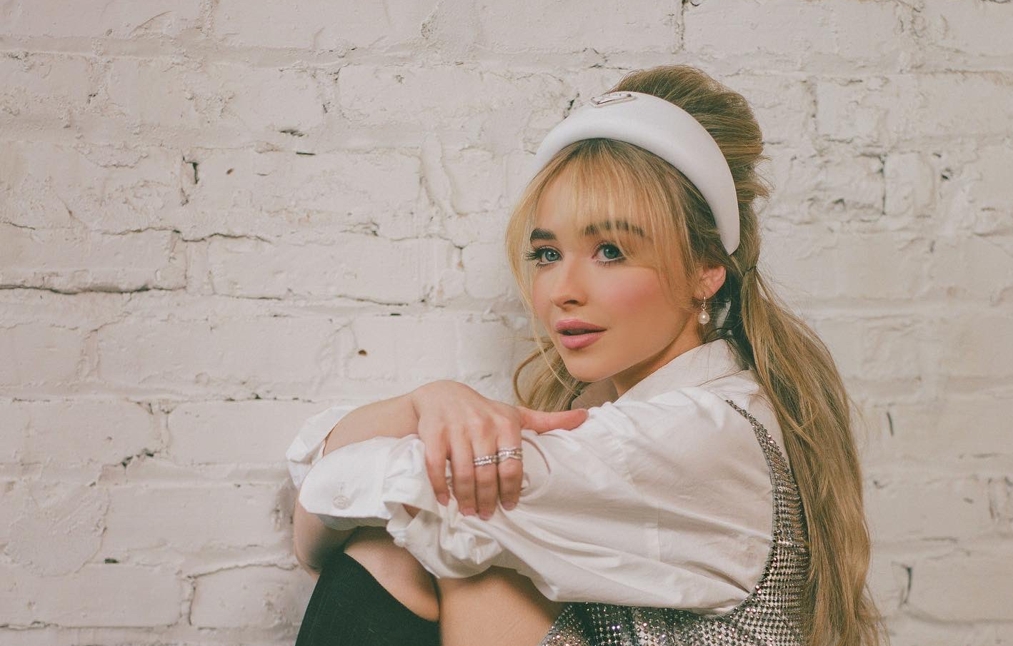 Sabrina Carpenter Rilis Single 'Skinny Dipping', Begini Liriknya!