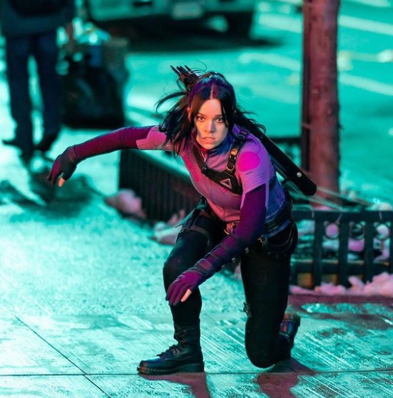 Marvel Rilis Trailer 'Hawkeye': Hailee Steinfeld Unjuk Keahlian Memanah