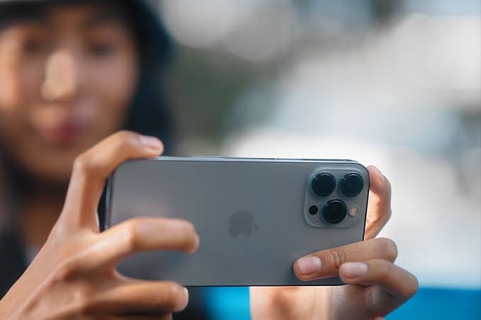 Inflasi Bikin Harga iPhone Naik Gila-gilaan