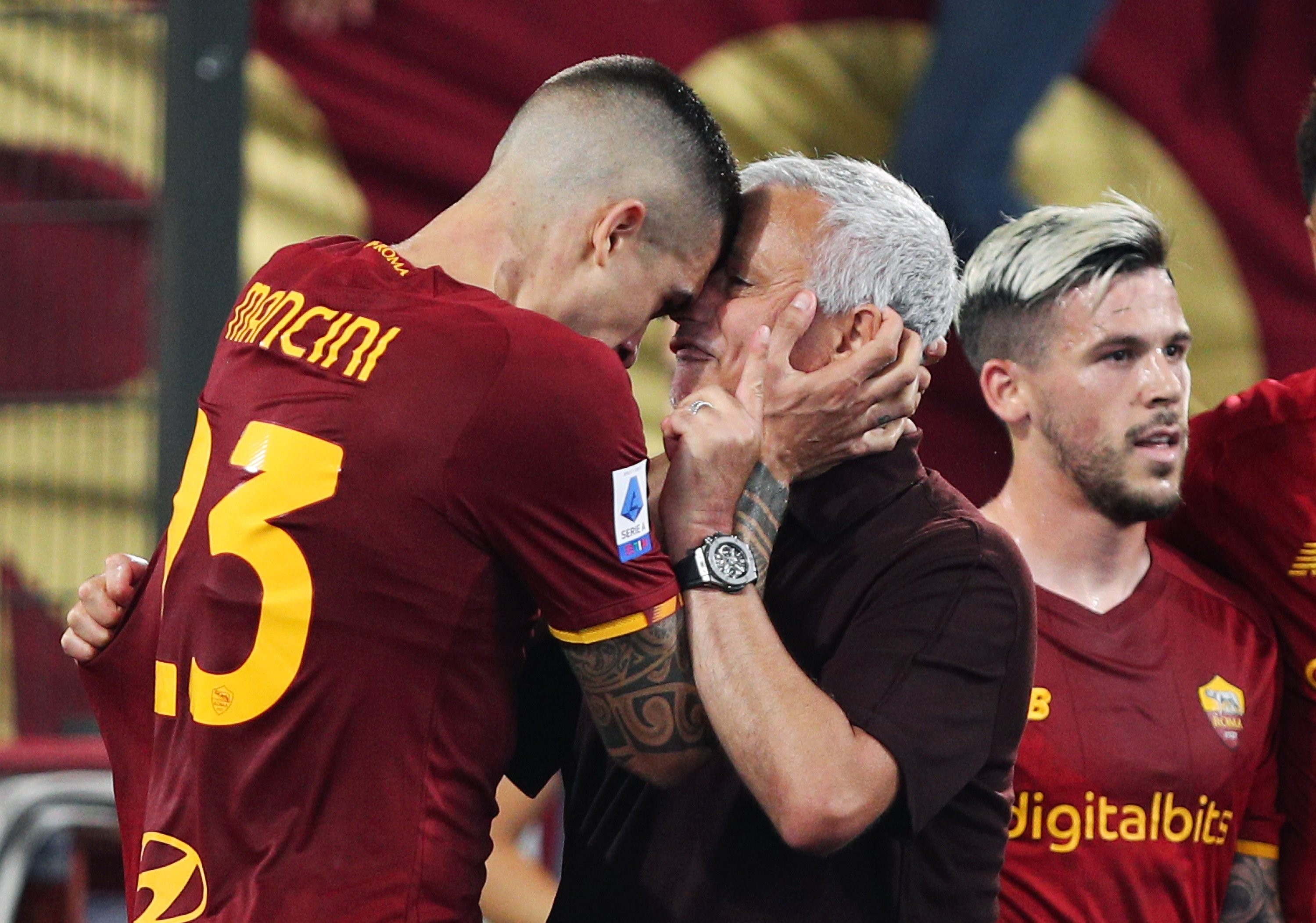 Laga Ke-1.000 Jose Mourinho: Roma Menang dan Capolista Sementara