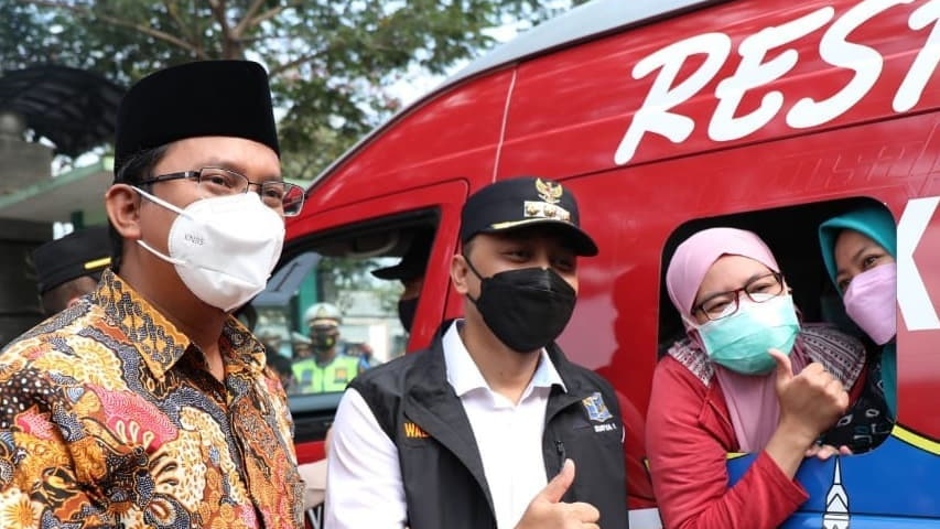 Percepat Vaksinasi Corona, Pemkot Surabaya Kirim Bantuan ke Sidoarjo