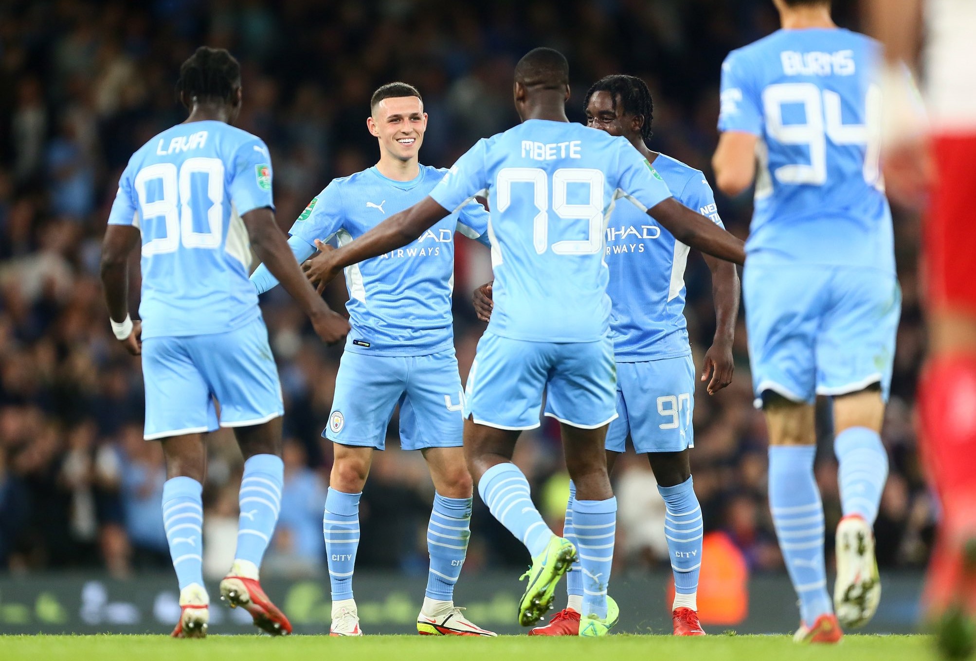 Manchester City Pesta Gol, Etihad Stadium Malah Sepi