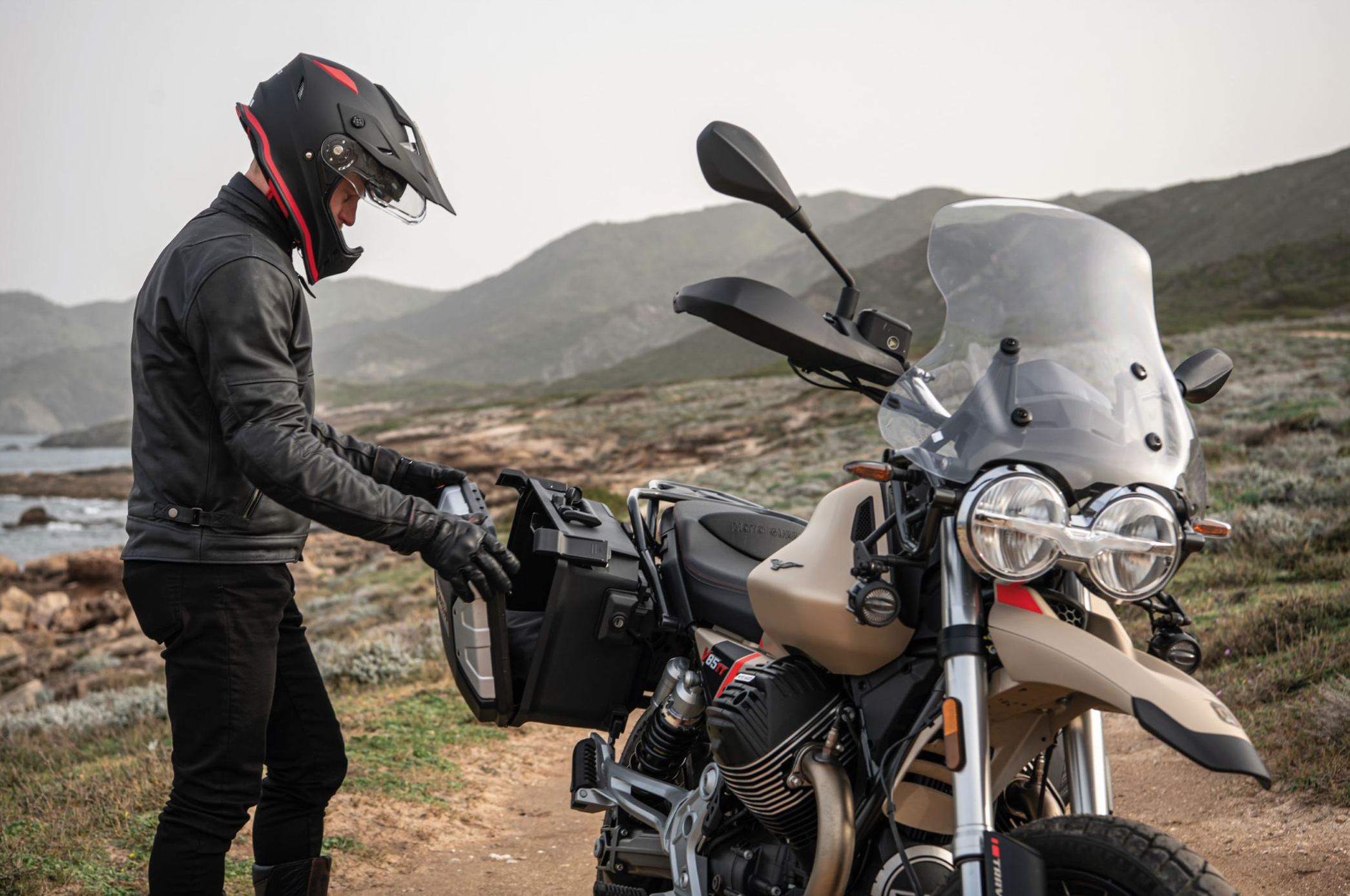 1632811306-3.-Moto-Guzzi-V85-TT-Travel-dengan-tampilan-retro-modern-yang-semakin-menambah-pengalaman-berkendara-yang-premium.png