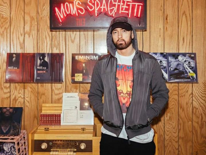 Eminem Resmi Buka Restoran Baru 'Mom’s Spaghetti'