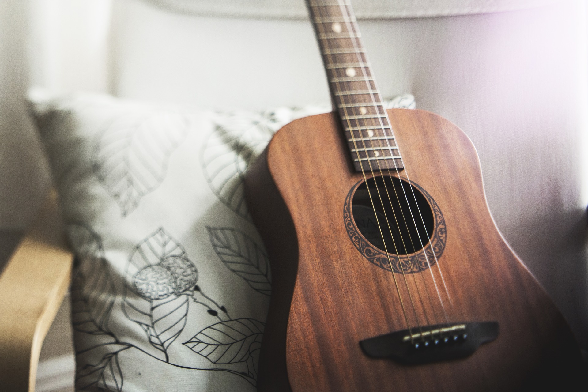 5 Tips Merawat Gitar agar Nggak Mudah Rusak