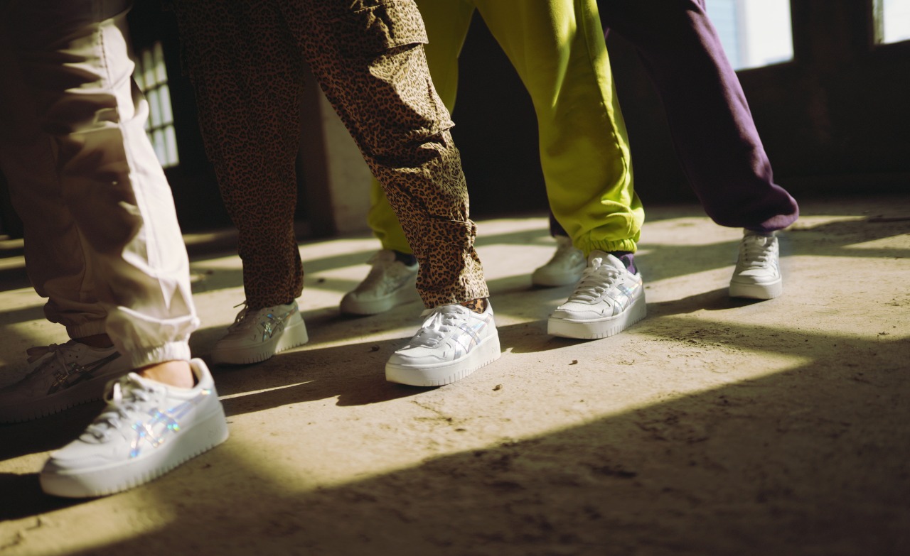 1635410234-sepatu-asics.jpeg