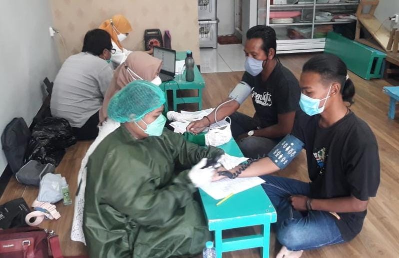 Relawan RSLI Surabaya Gelar 'Vaksinasi Blusukan'