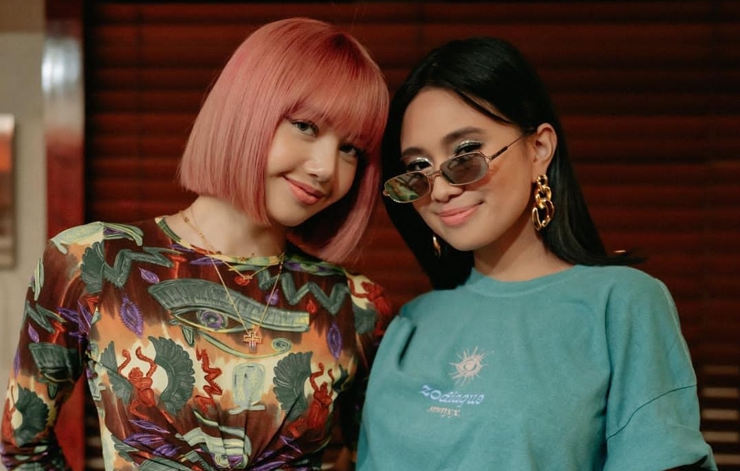 Niki Pamer Foto dengan Lisa BLACKPINK, Fans: Kapan Kolaborasi?