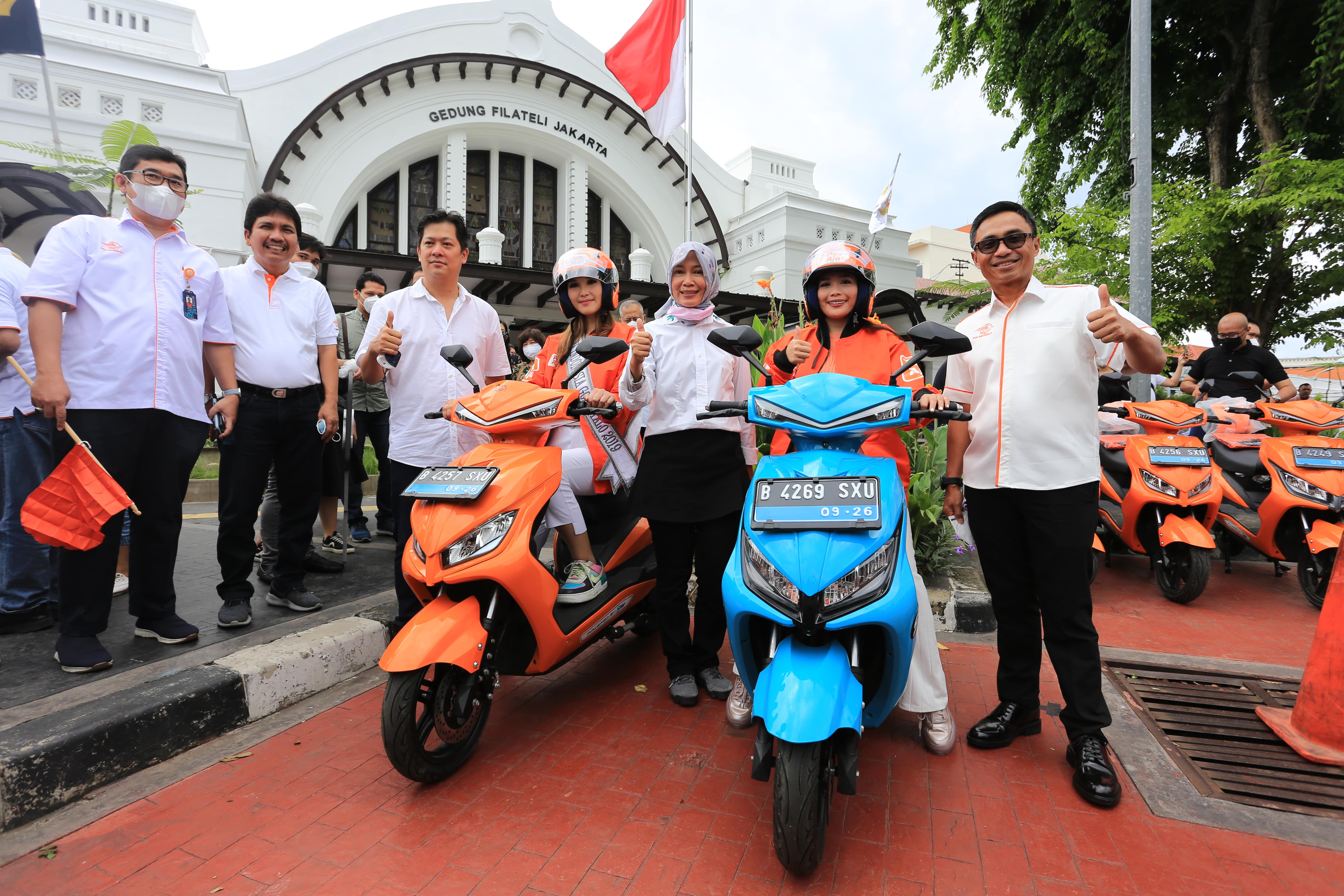 Pos Indonesia x Smoot Luncurkan Motor Listrik untuk Para Kurir Wanita