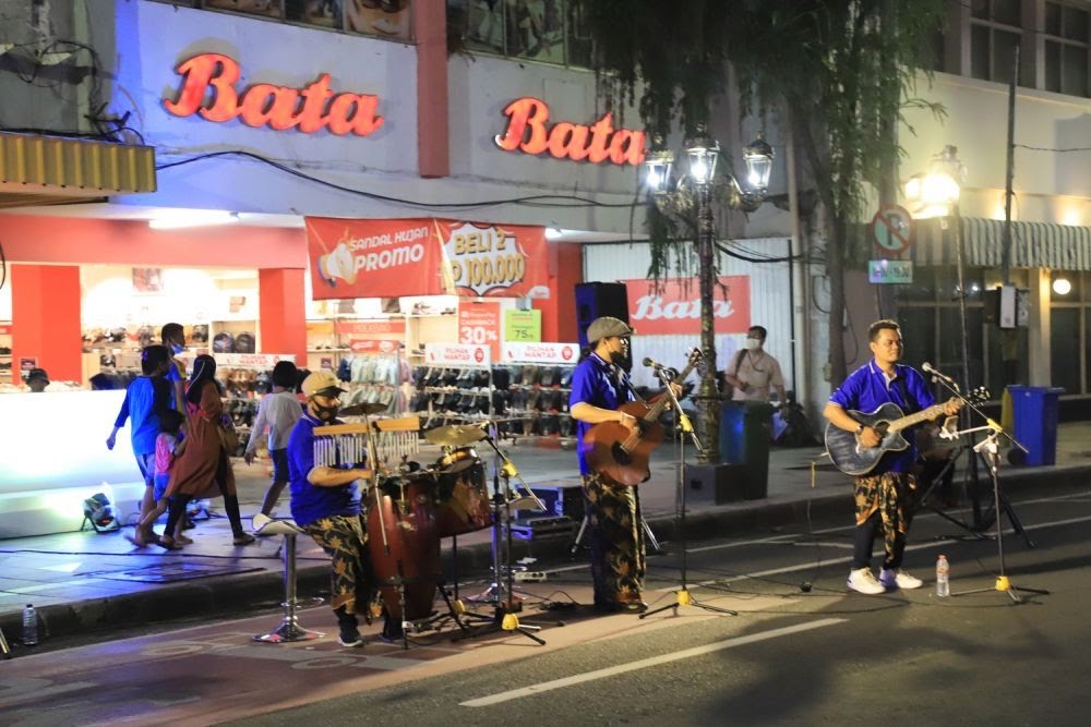 Sajian Kuliner hingga Pertunjukan Seni Ada di Jalan Tunjungan Surabaya