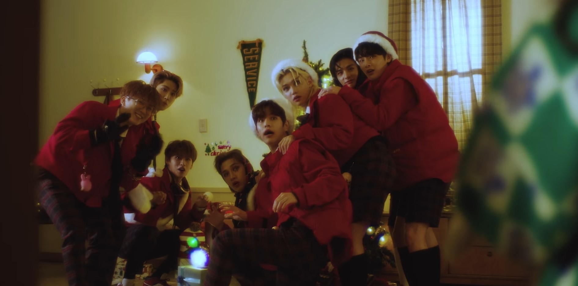 Meriahkan Libur Natal, Stray Kids Rilis MV 'Christmas EveL'