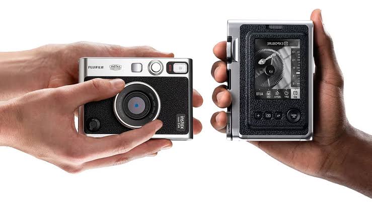 Fujifilm Hadirkan Instax Mini Evo, Bisa Cetak Foto dari Ponsel