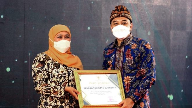 Kota Surabaya Raih Penghargaan Penanganan COVID-19 Terbaik di Jatim