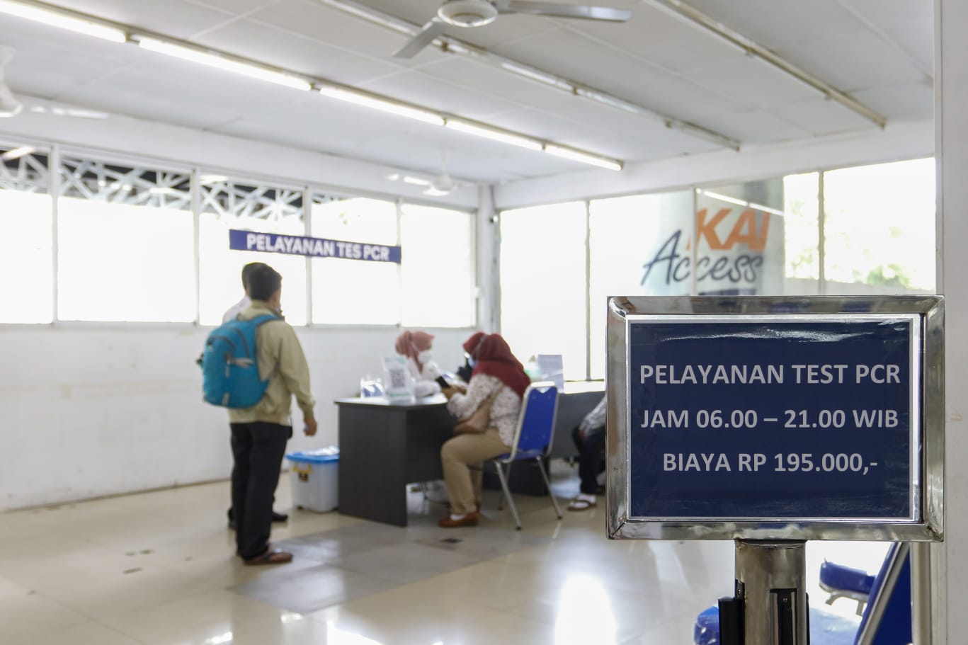 Jelang Tahun Baru, Stasiun Bekasi Layani Tes PCR untuk Penumpang Anak